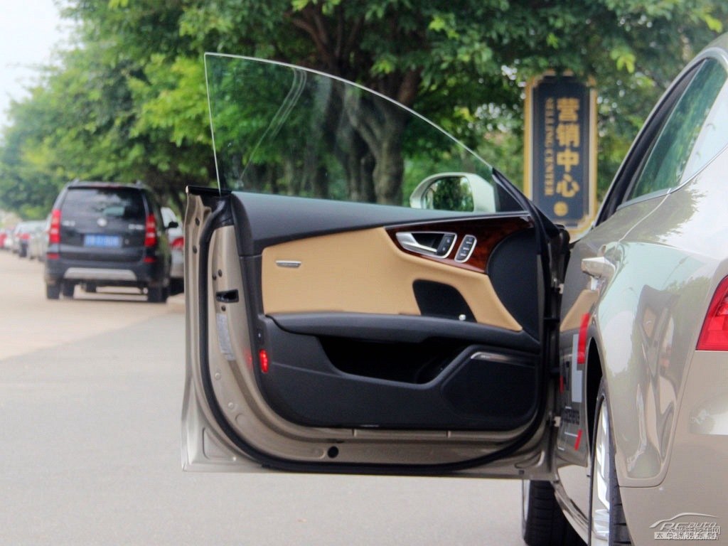 斑羚米奧迪A7車廂內(nèi)飾圖片