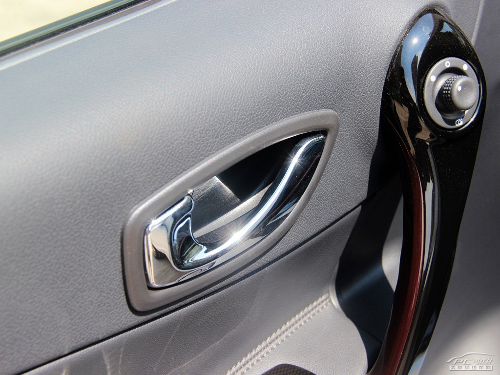 科雷傲(進口)內(nèi)飾高清大圖