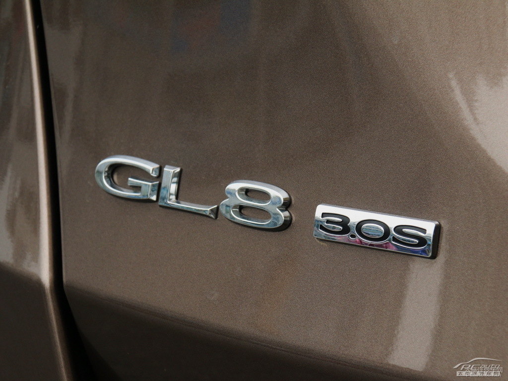 琥珀金別克GL8車尾外觀圖片