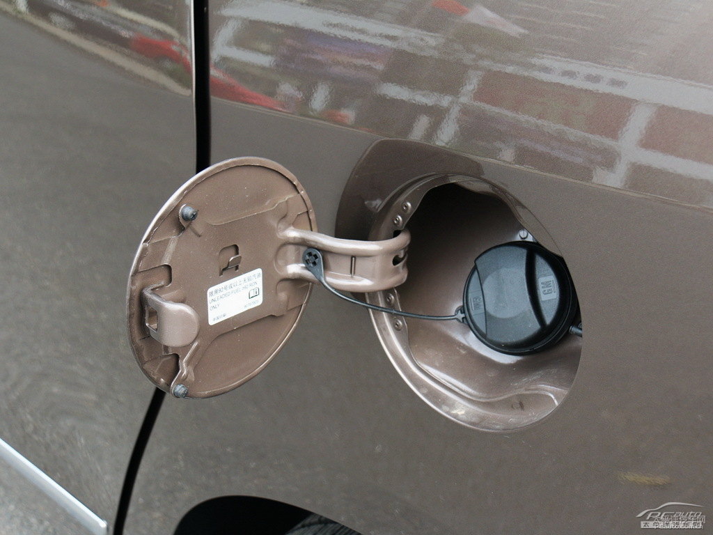琥珀金別克GL8車身外觀圖片