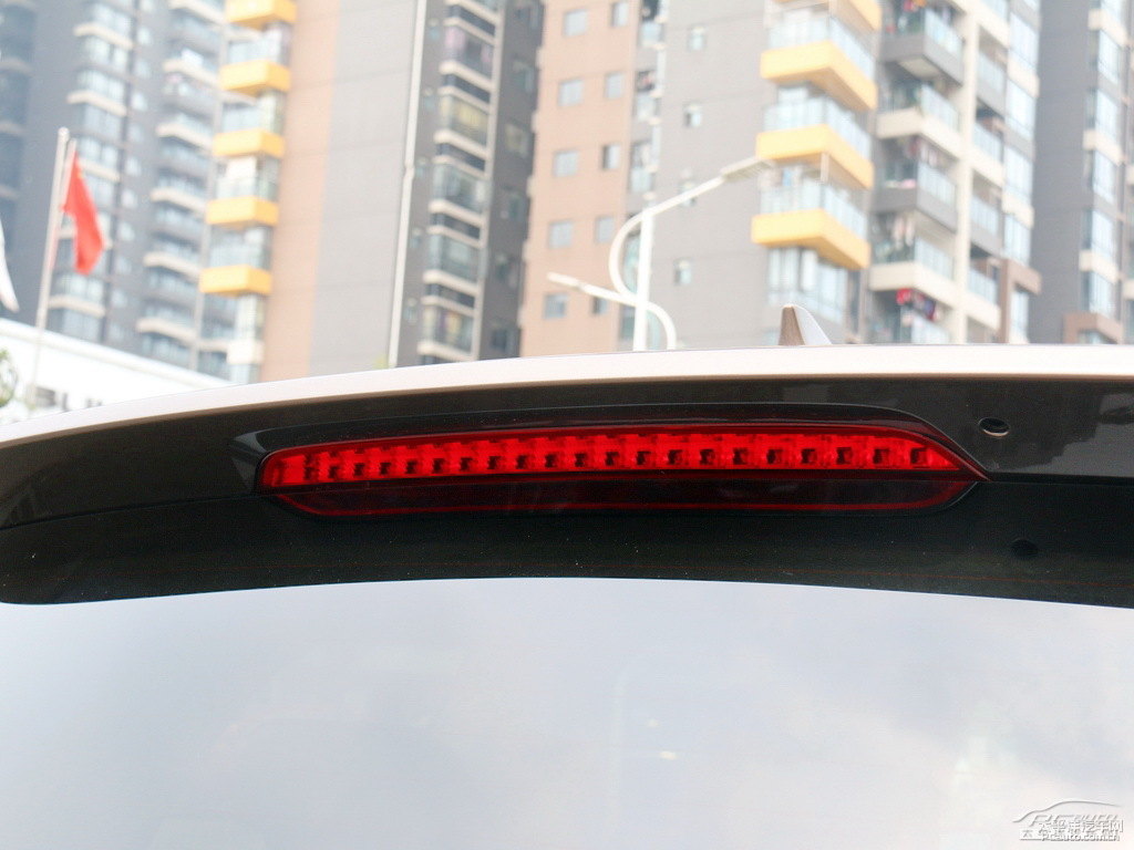 琥珀金別克GL8車身外觀圖片