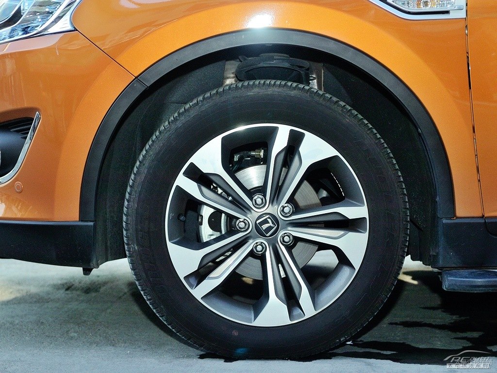 {ǽ݃(yu)6 SUV܇^DƬ