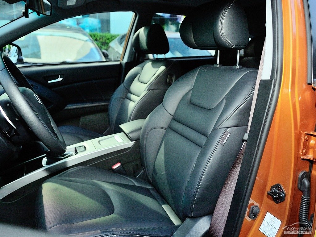 {ǽ݃(yu)6 SUV΃(ni)DƬ