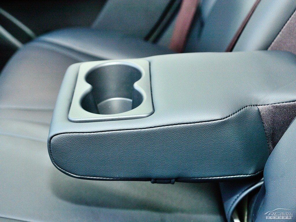 {ǽ݃(yu)6 SUV΃(ni)DƬ