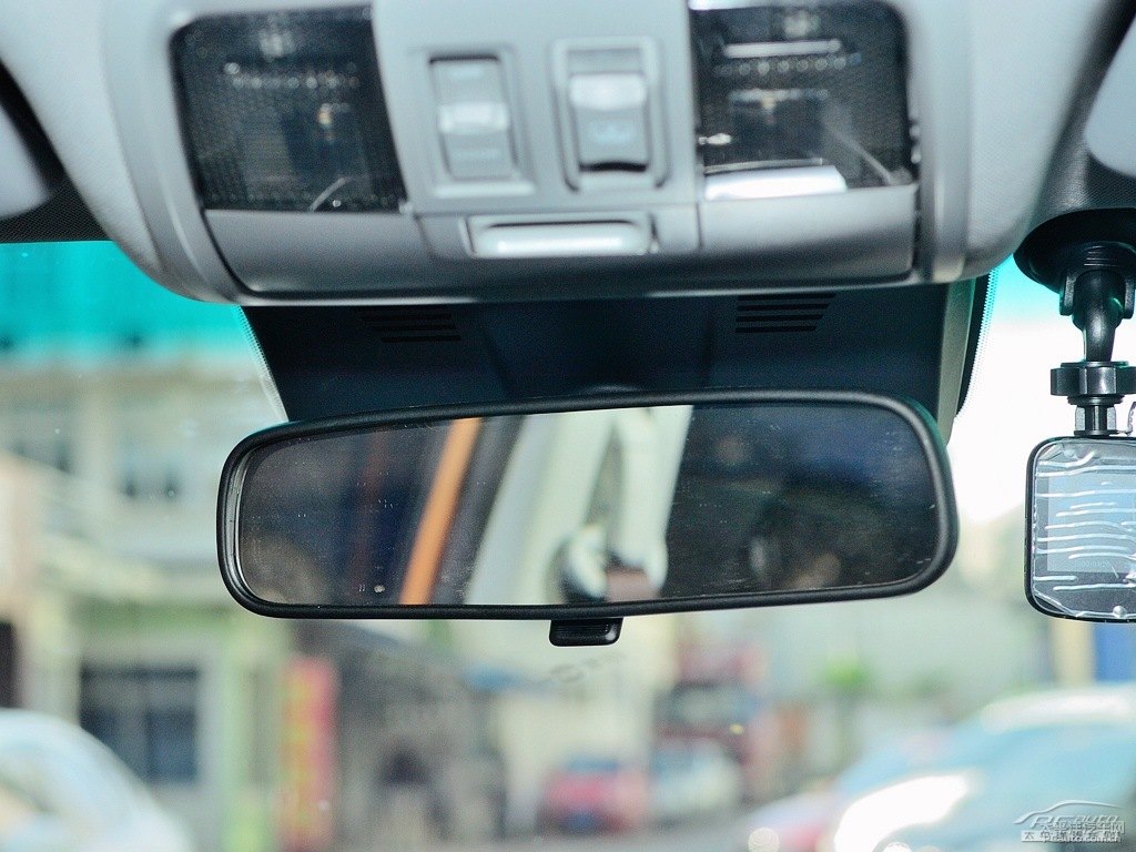 {ǽ݃(yu)6 SUV܇(ni)DƬ