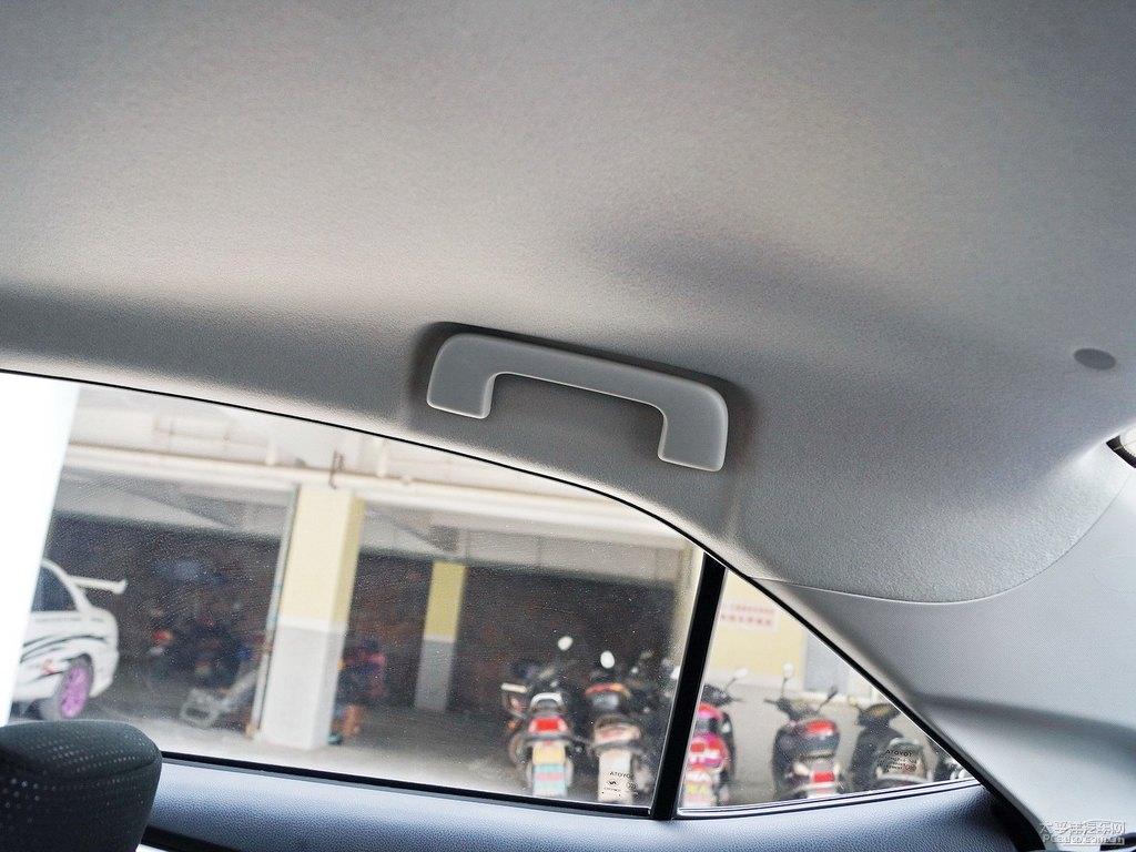 閃電橙雷凌車廂內(nèi)飾圖片