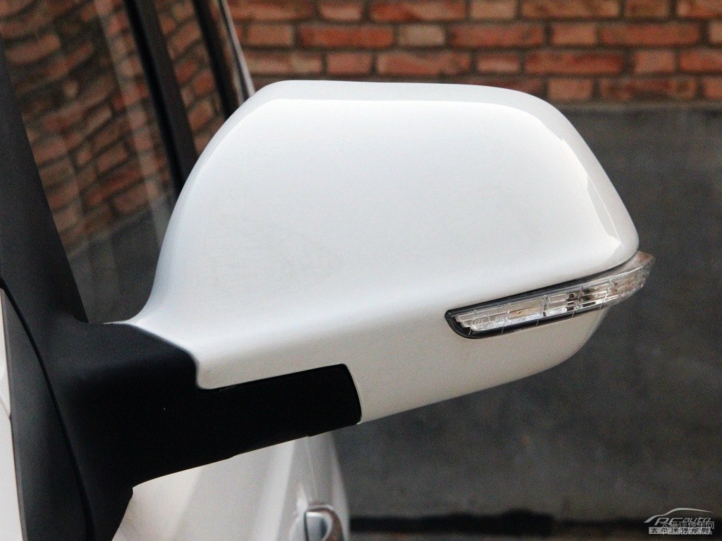 糖果白寶駿730車身外觀圖片