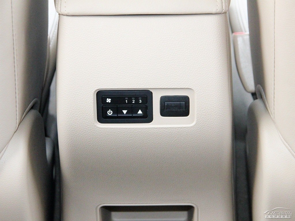 糖果白寶駿730座椅內(nèi)飾圖片
