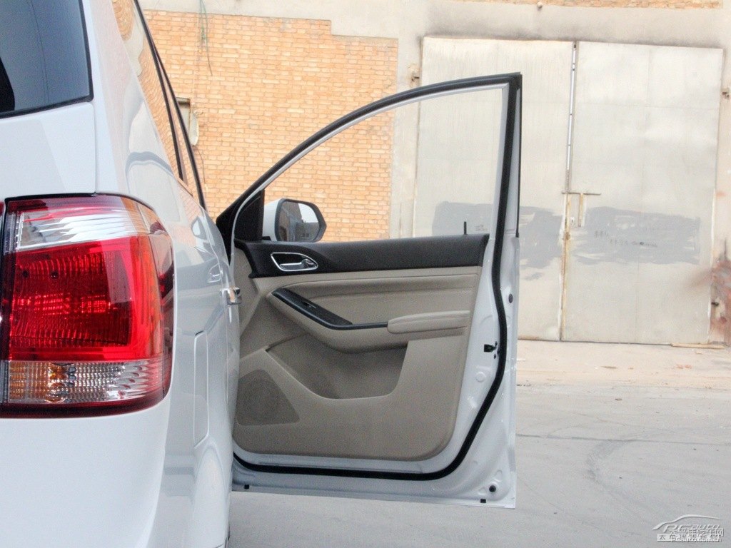 糖果白寶駿730車廂內(nèi)飾圖片