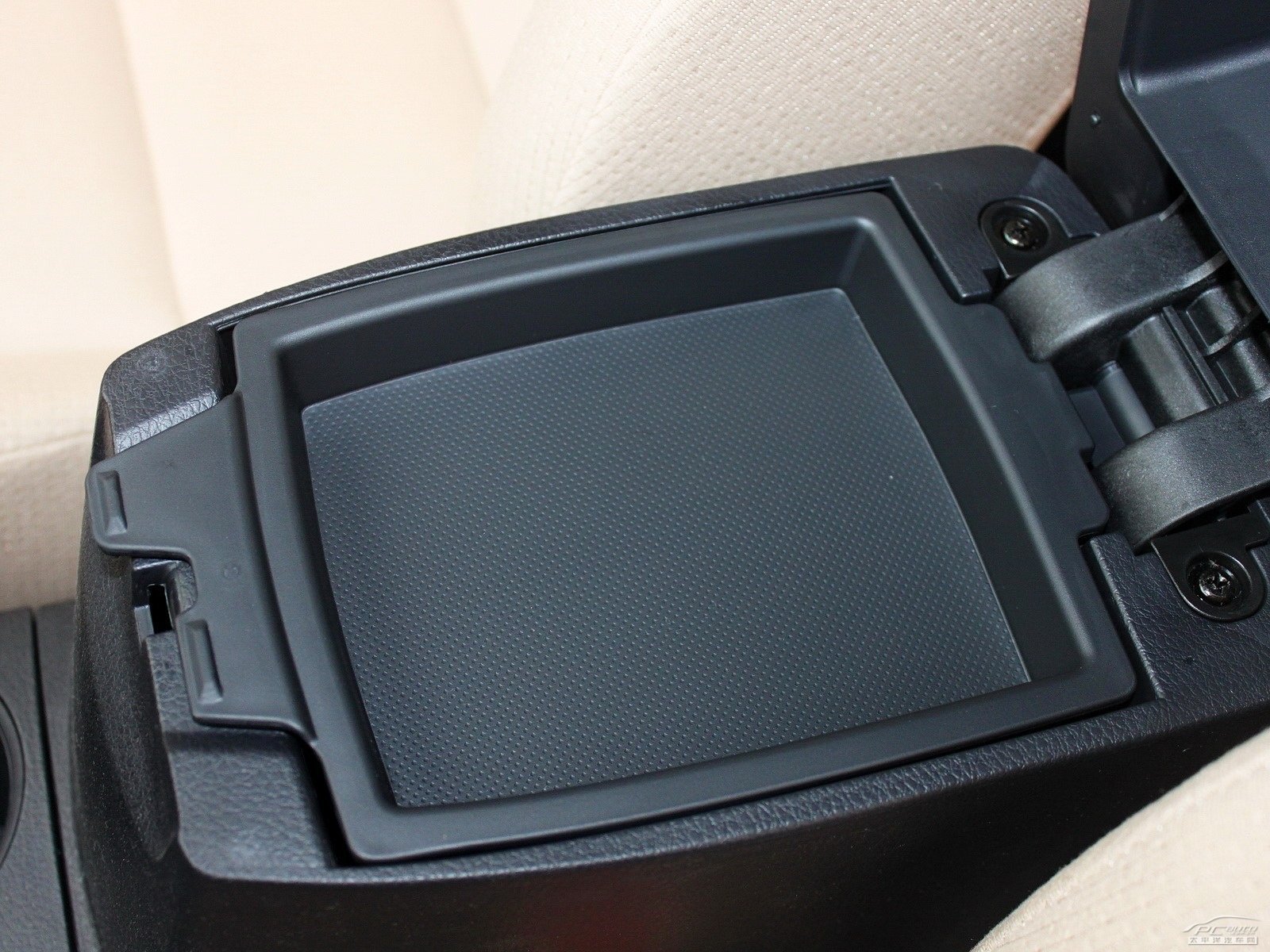 雷凌空間高清大圖