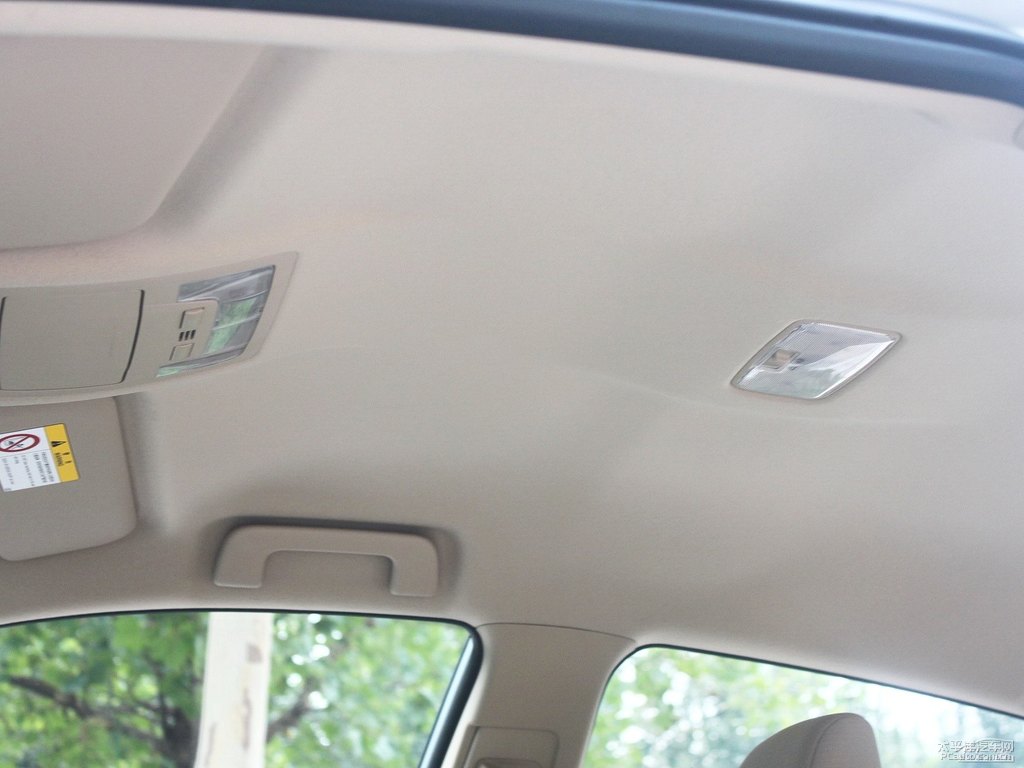 水晶銀雷凌車廂內(nèi)飾圖片