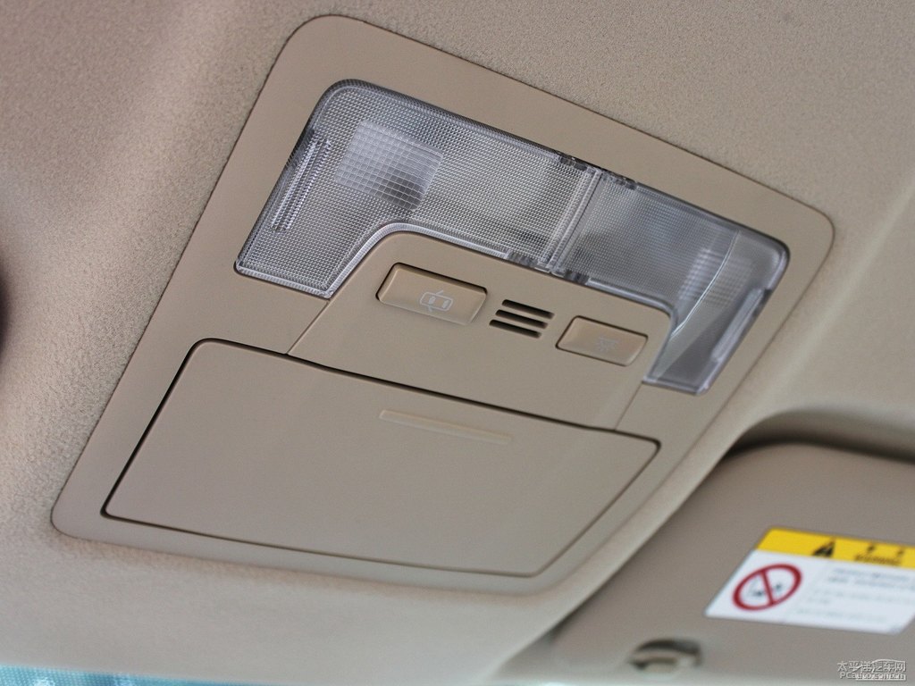 水晶銀雷凌車廂內(nèi)飾圖片