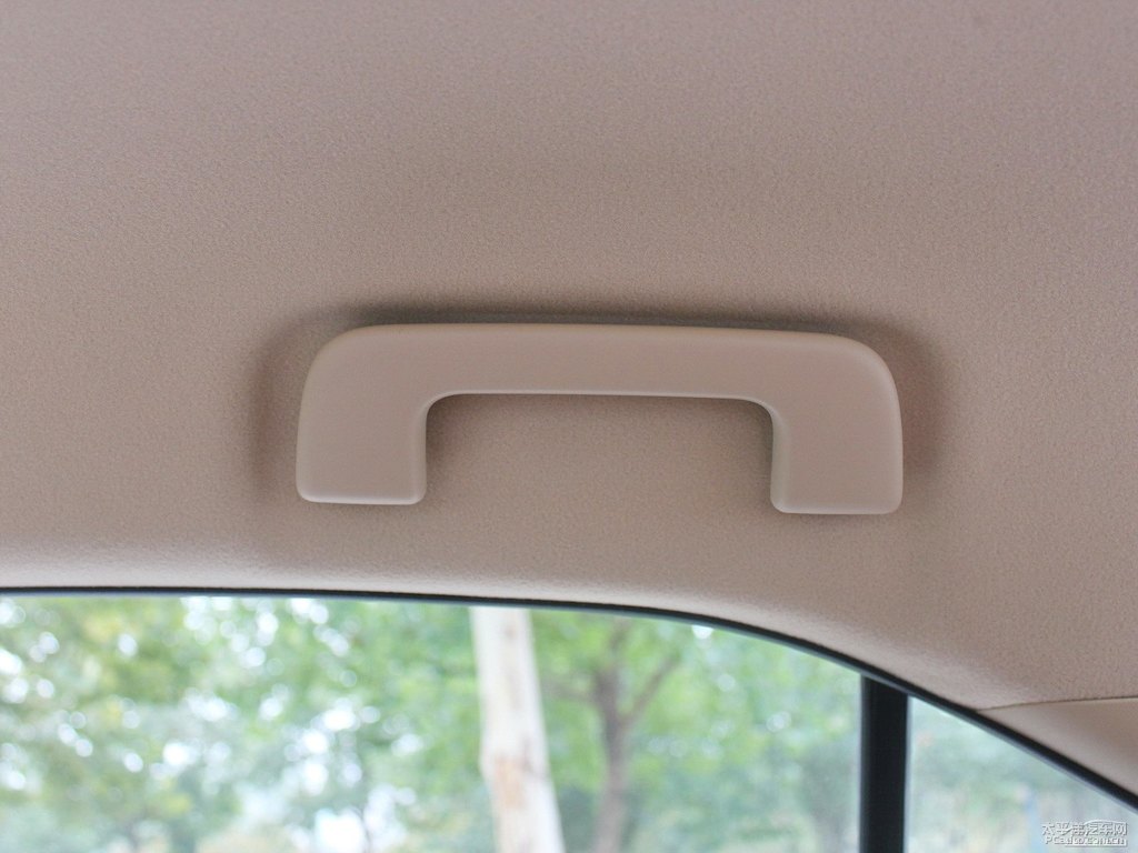 水晶銀雷凌車廂內(nèi)飾圖片