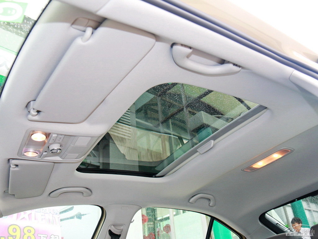 流光金明銳車廂內(nèi)飾圖片