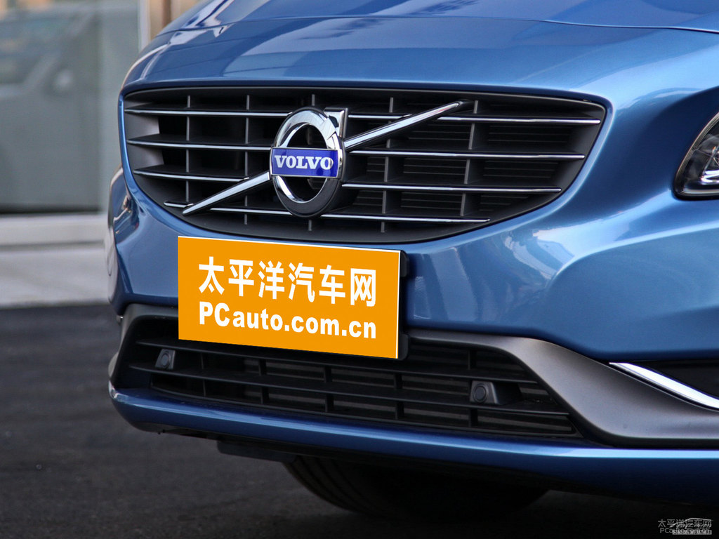 動(dòng)力藍(lán)沃爾沃V60車頭外觀圖片