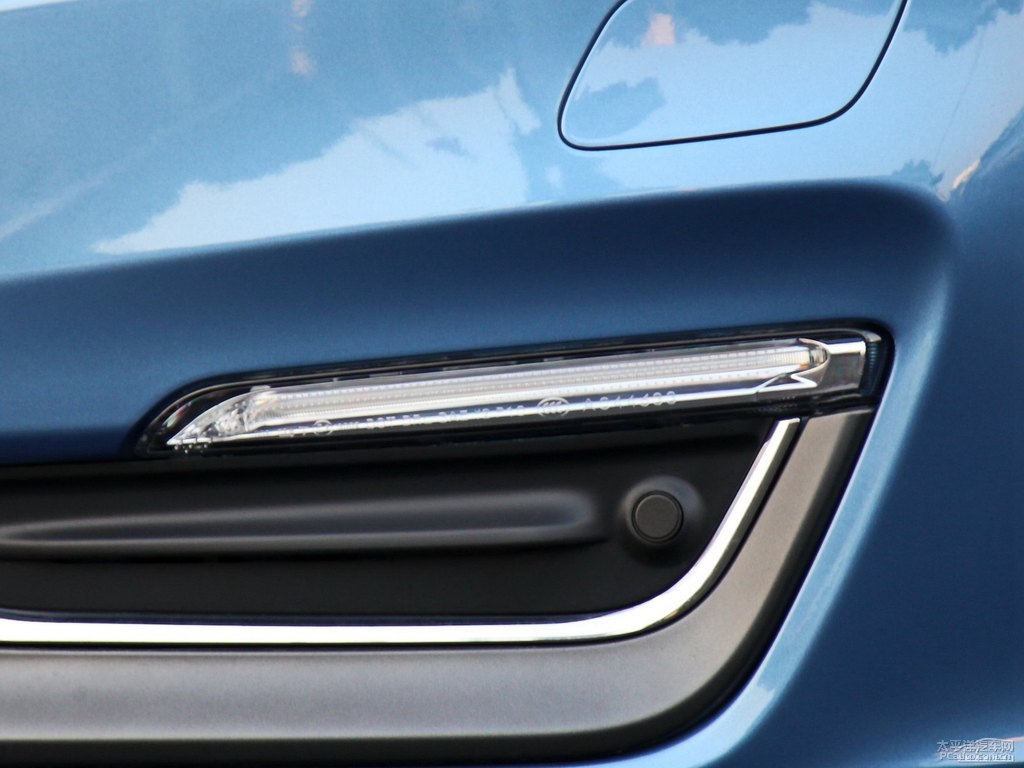 動(dòng)力藍(lán)沃爾沃V60車頭外觀圖片