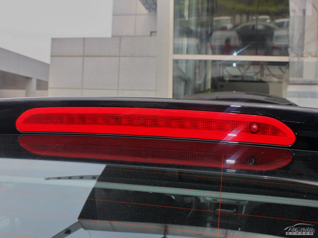 深黑高爾夫車尾外觀圖片