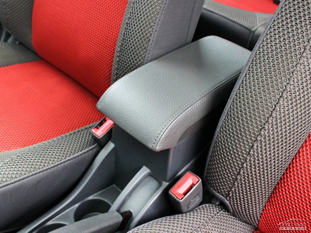 東風(fēng)風(fēng)神H30內(nèi)飾高清大圖