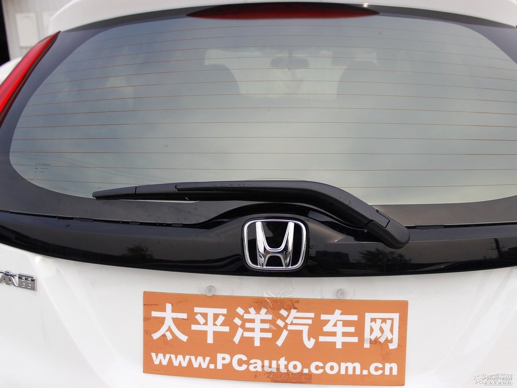 塔夫綢白飛度車尾外觀圖片