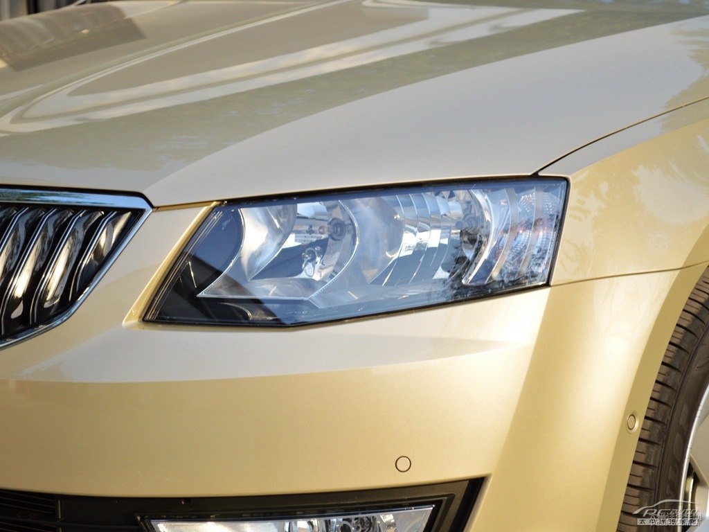 流光金明銳車(chē)頭外觀圖片