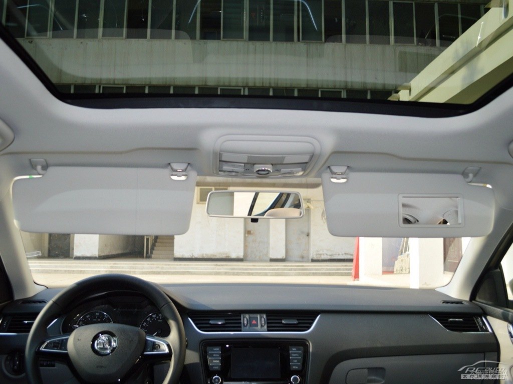 流光金明銳車廂內(nèi)飾圖片