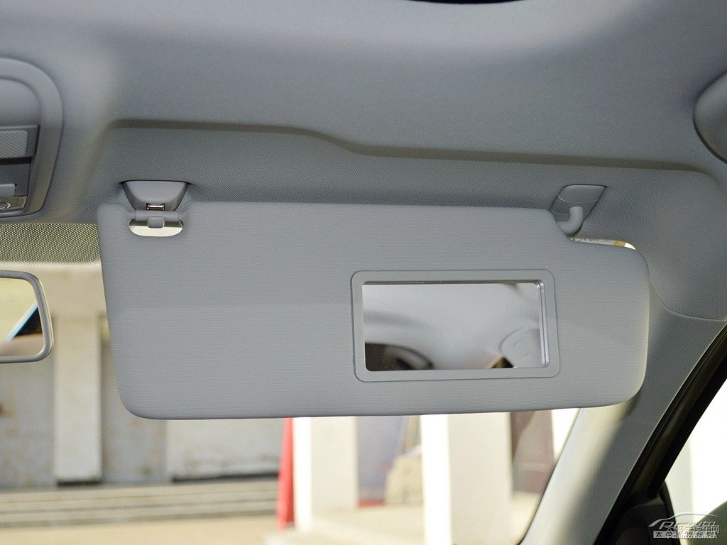 流光金明銳車廂內(nèi)飾圖片