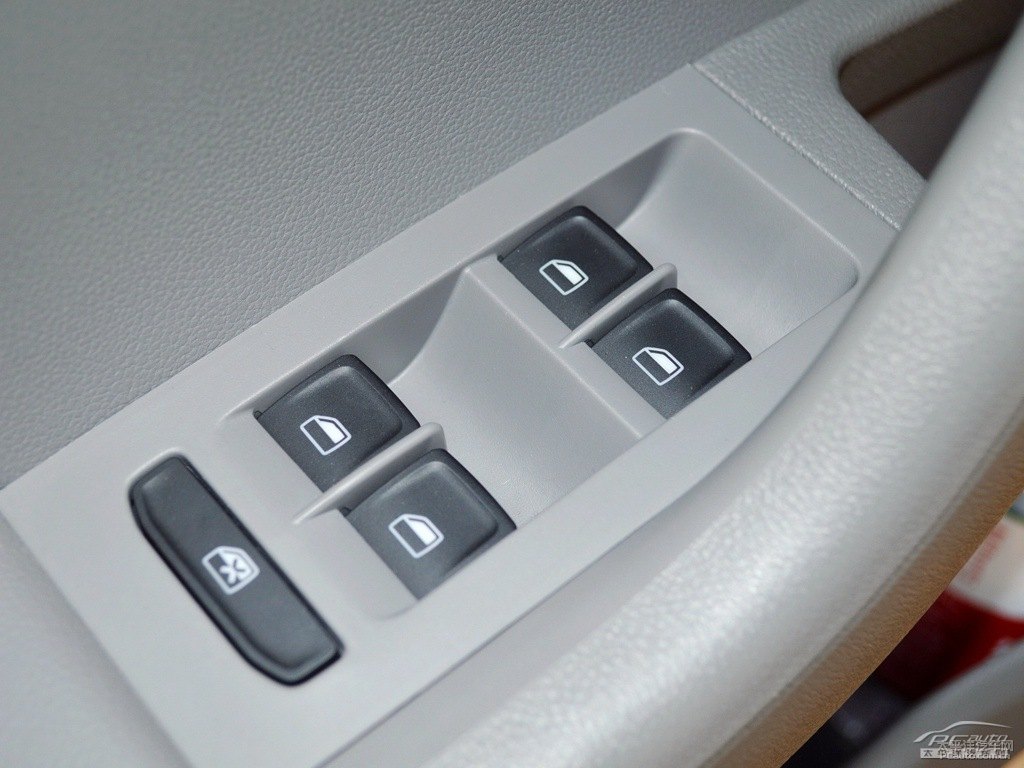 流光金明銳車廂內(nèi)飾圖片
