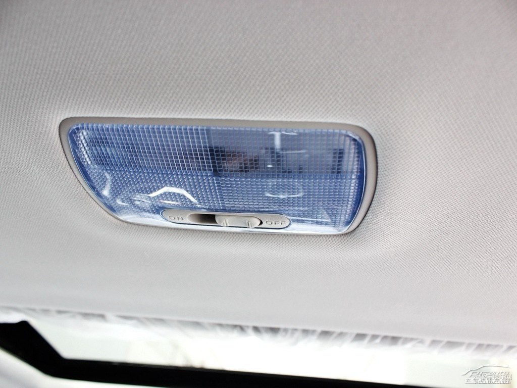 簡(jiǎn)約白哈弗H6車(chē)廂內(nèi)飾圖片
