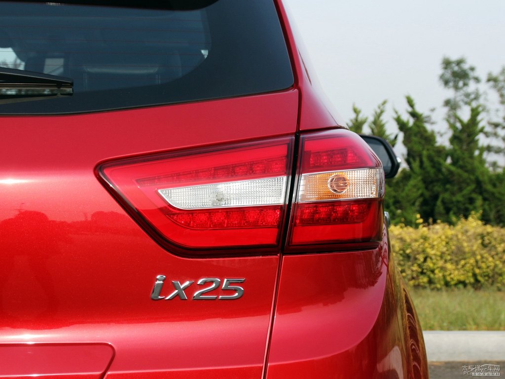 中國紅北京現(xiàn)代ix25車尾外觀圖片