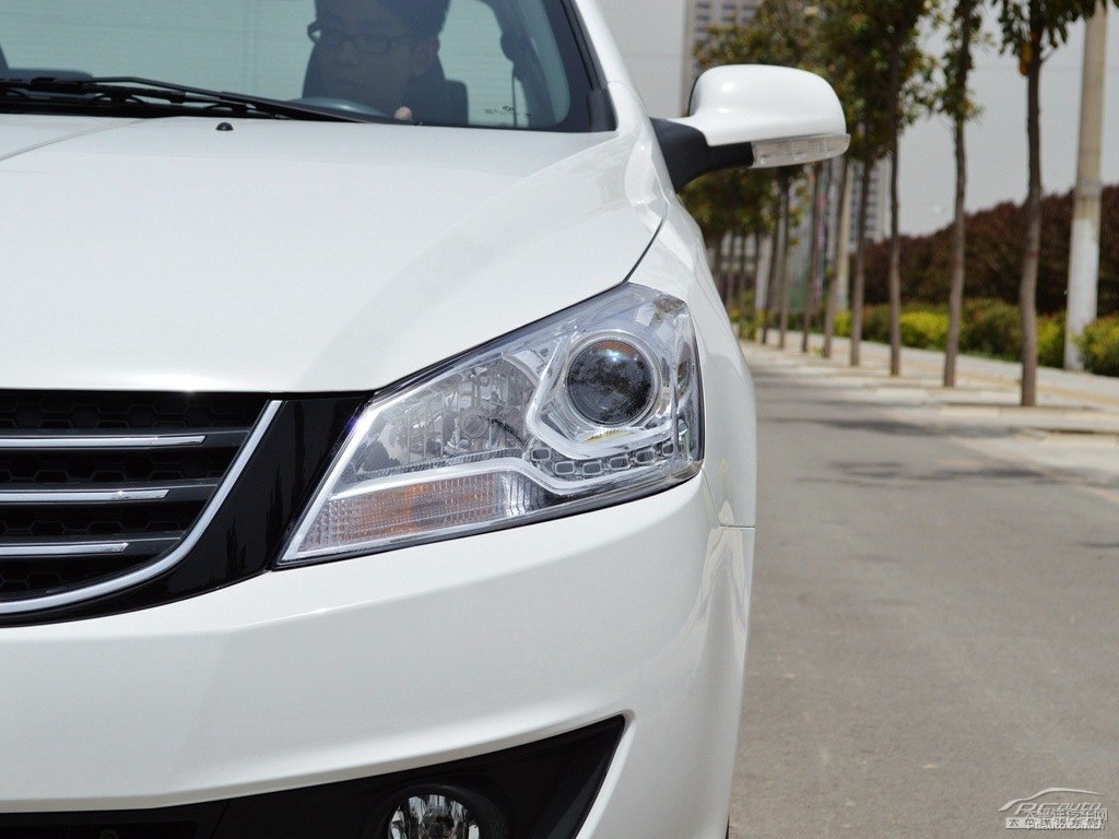 漢玉白東風風神S30車頭外觀圖片