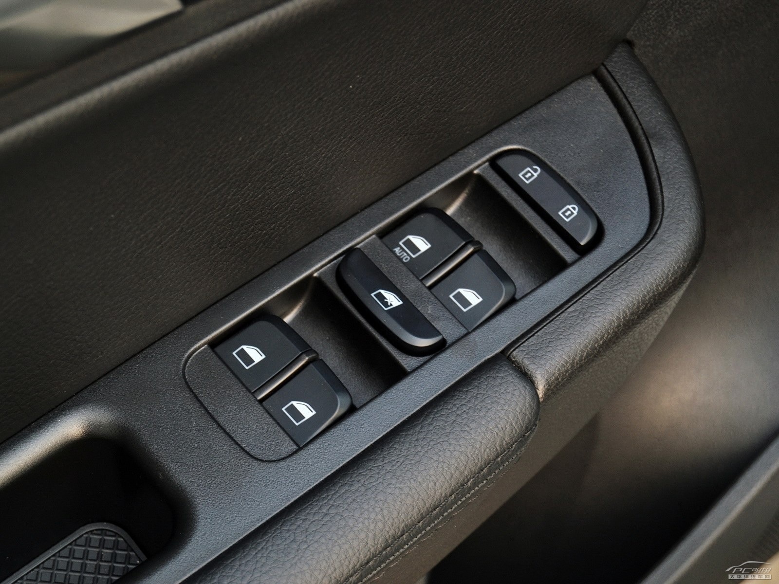 中華V5內(nèi)飾高清大圖