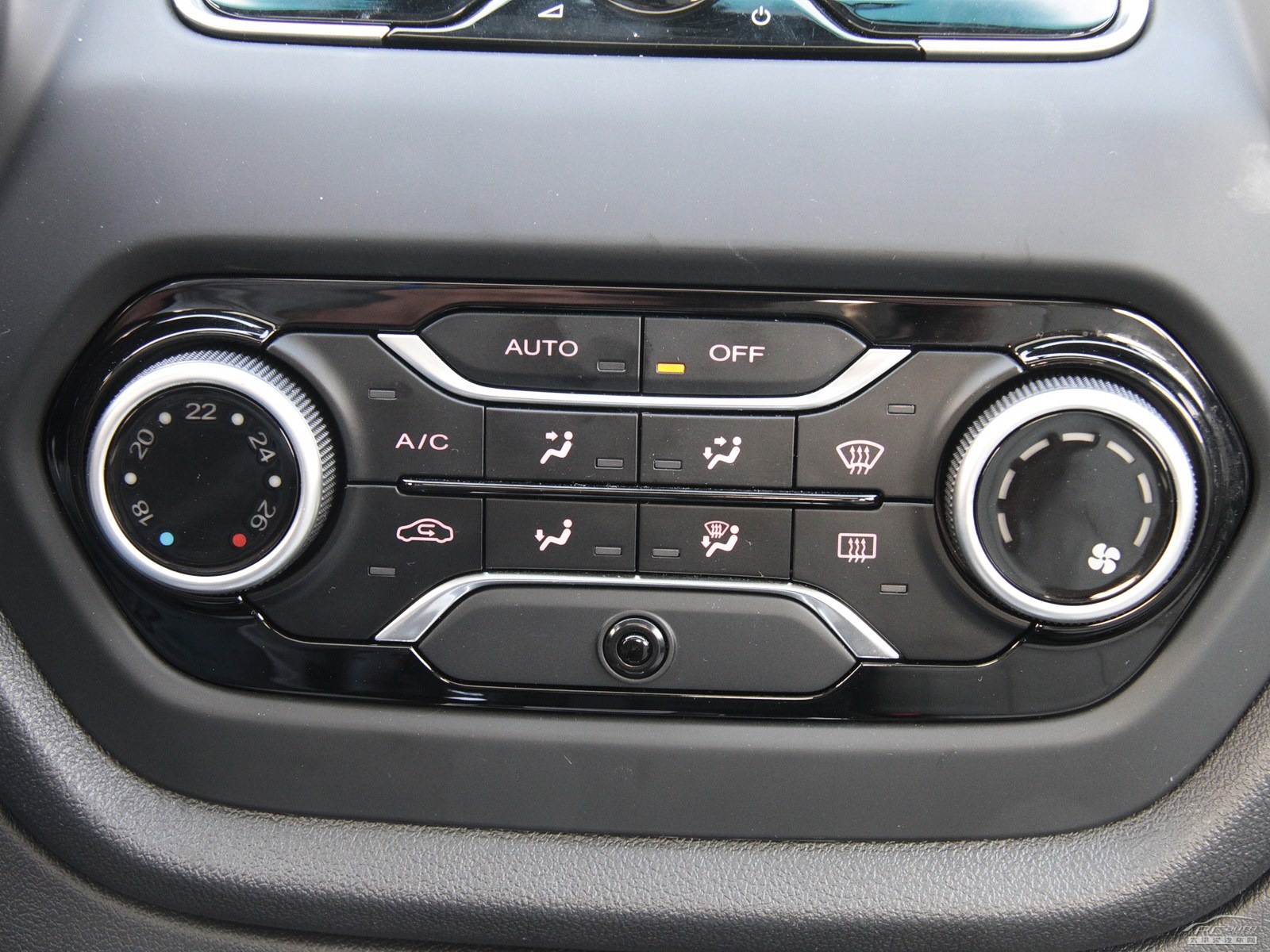 名爵GT 銳行內(nèi)飾高清大圖