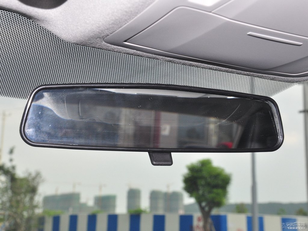 珊瑚紅雷凌車廂內(nèi)飾圖片