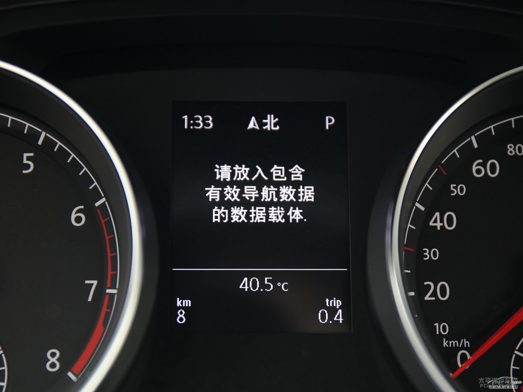 瑪雅紅高爾夫中控內(nèi)飾圖片