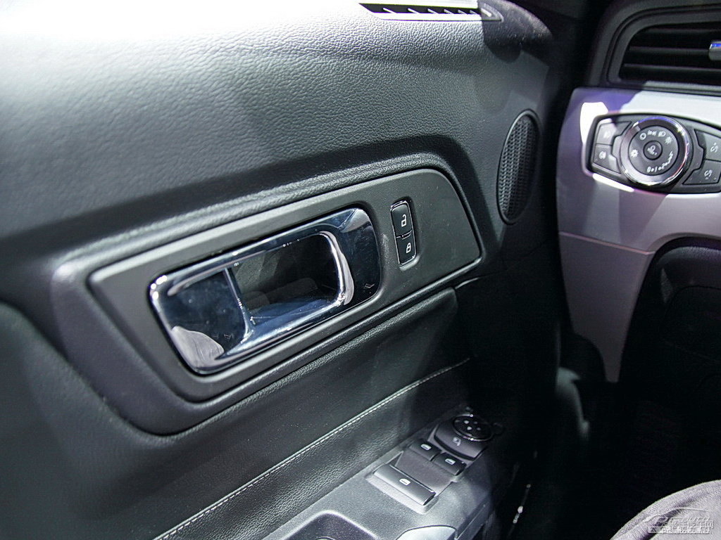늹{(ln)Mustang܇(ni)DƬ