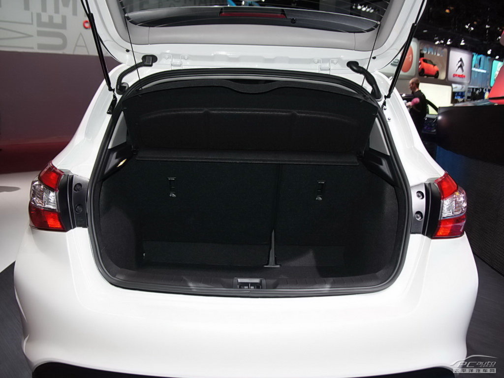 日產(chǎn)Pulsar空間高清大圖