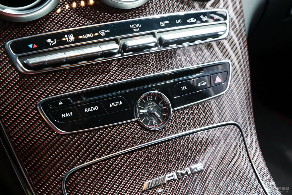 DƬ