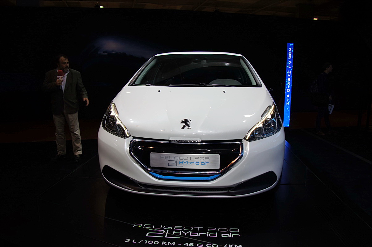 標(biāo)致208車展高清大圖