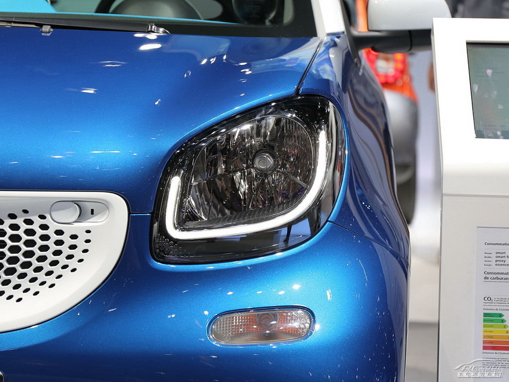 ǿ{(ln)smart fortwo܇^^DƬ