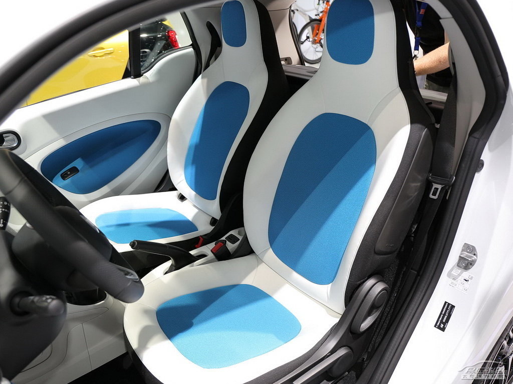 ǿ{(ln)smart fortwo΃(ni)DƬ
