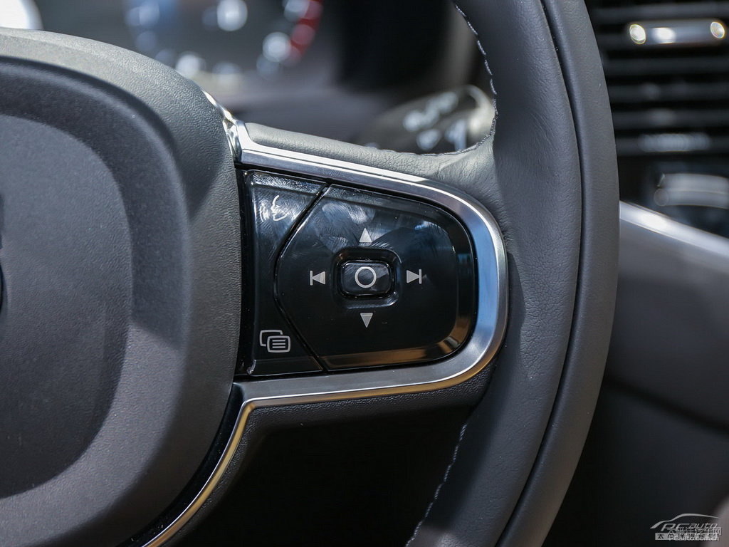 瑪瑙黑沃爾沃XC90新能源中控內(nèi)飾圖片