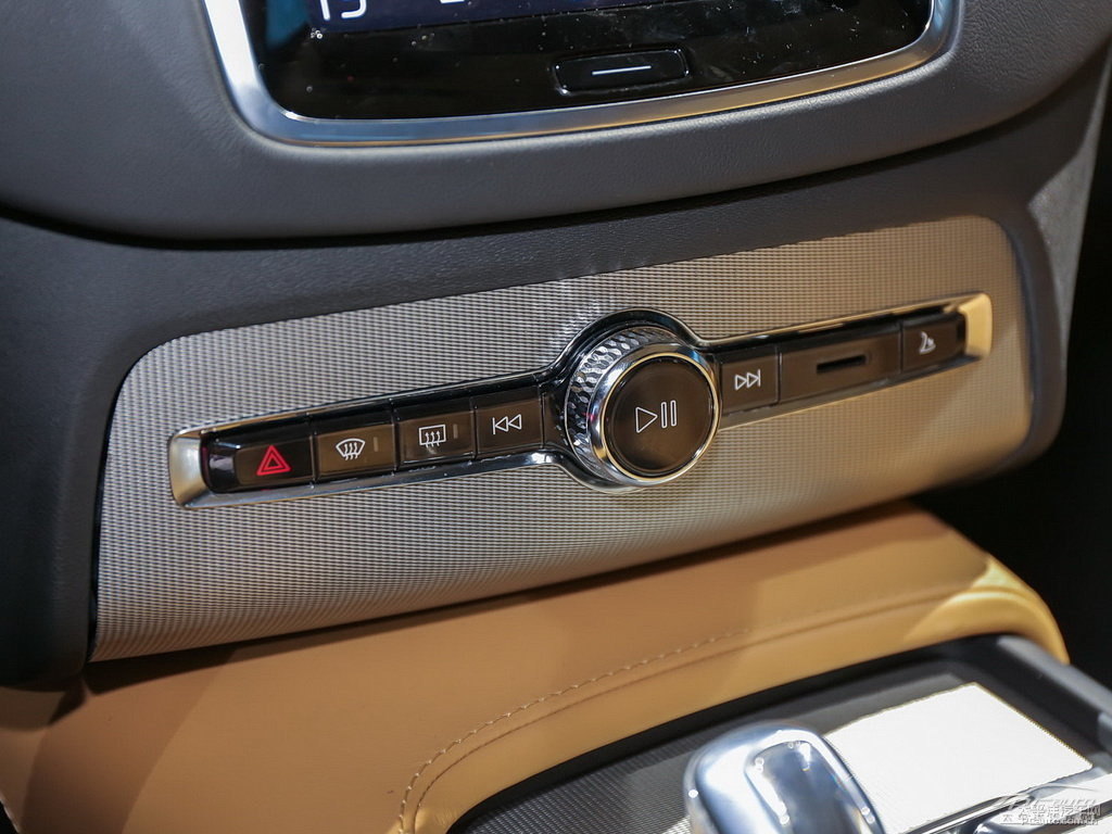 瑪瑙黑沃爾沃XC90新能源中控內(nèi)飾圖片