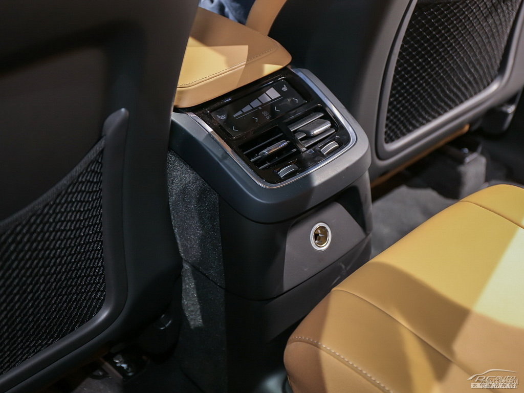 瑪瑙黑沃爾沃XC90新能源座椅內(nèi)飾圖片