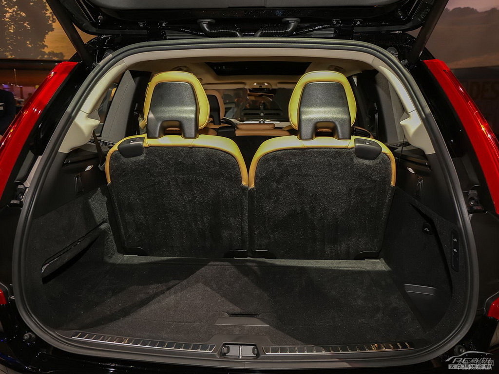瑪瑙黑沃爾沃XC90新能源后備廂空間圖片