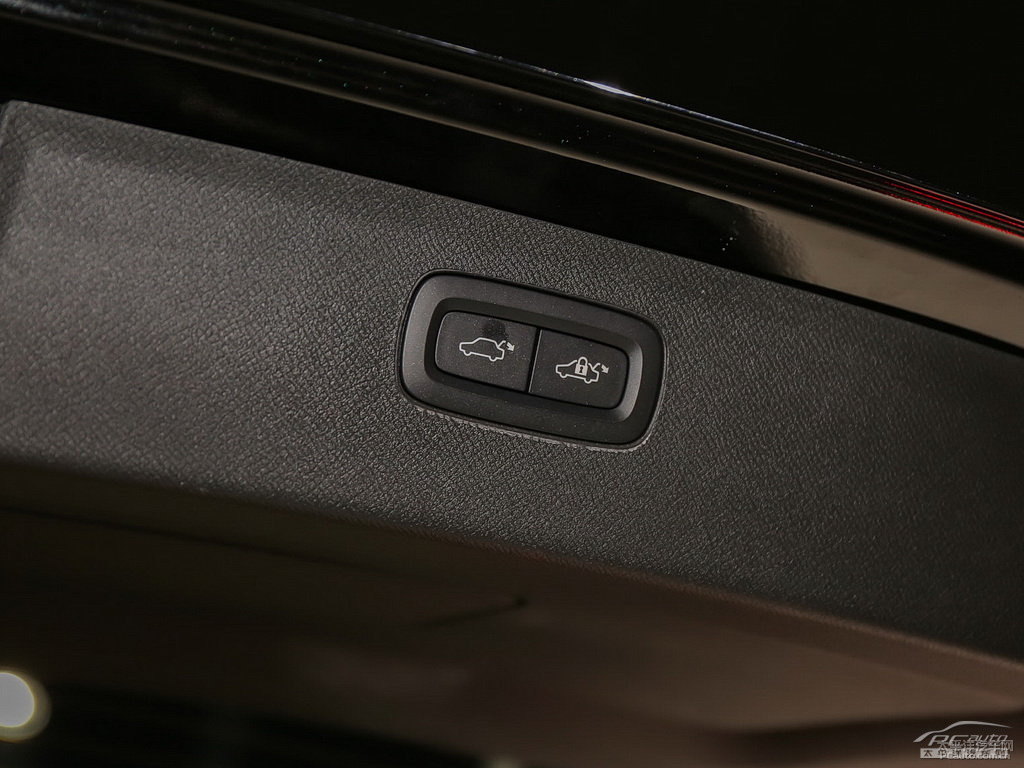 瑪瑙黑沃爾沃XC90新能源后備廂空間圖片