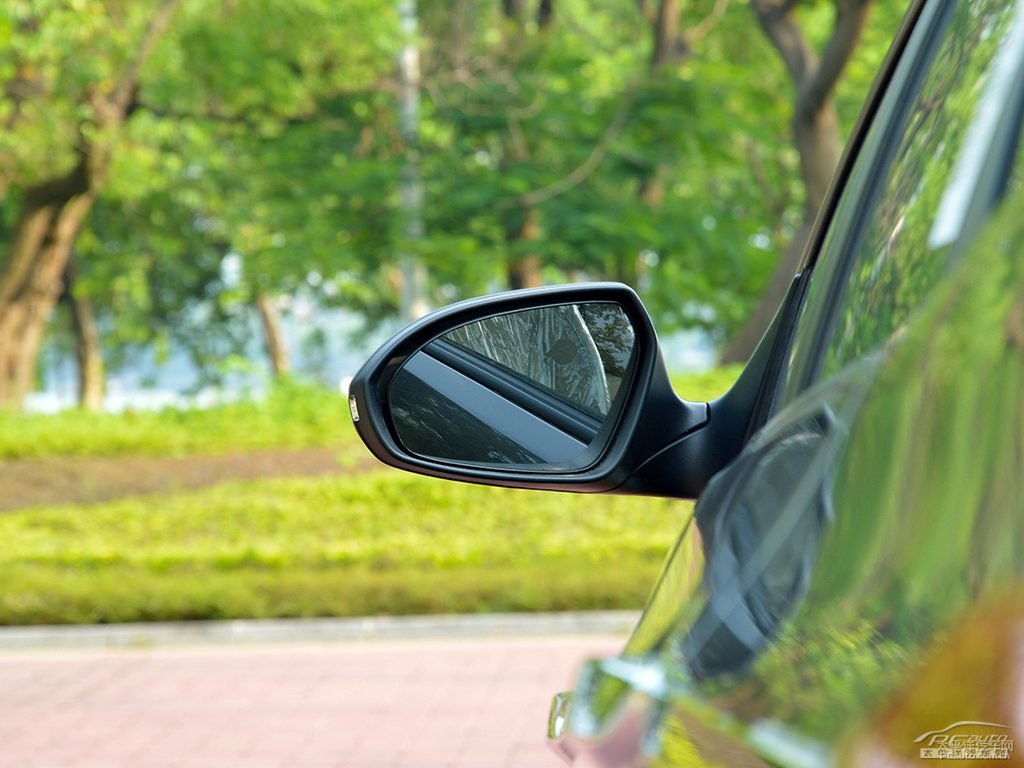 水墨灰名圖車身外觀圖片
