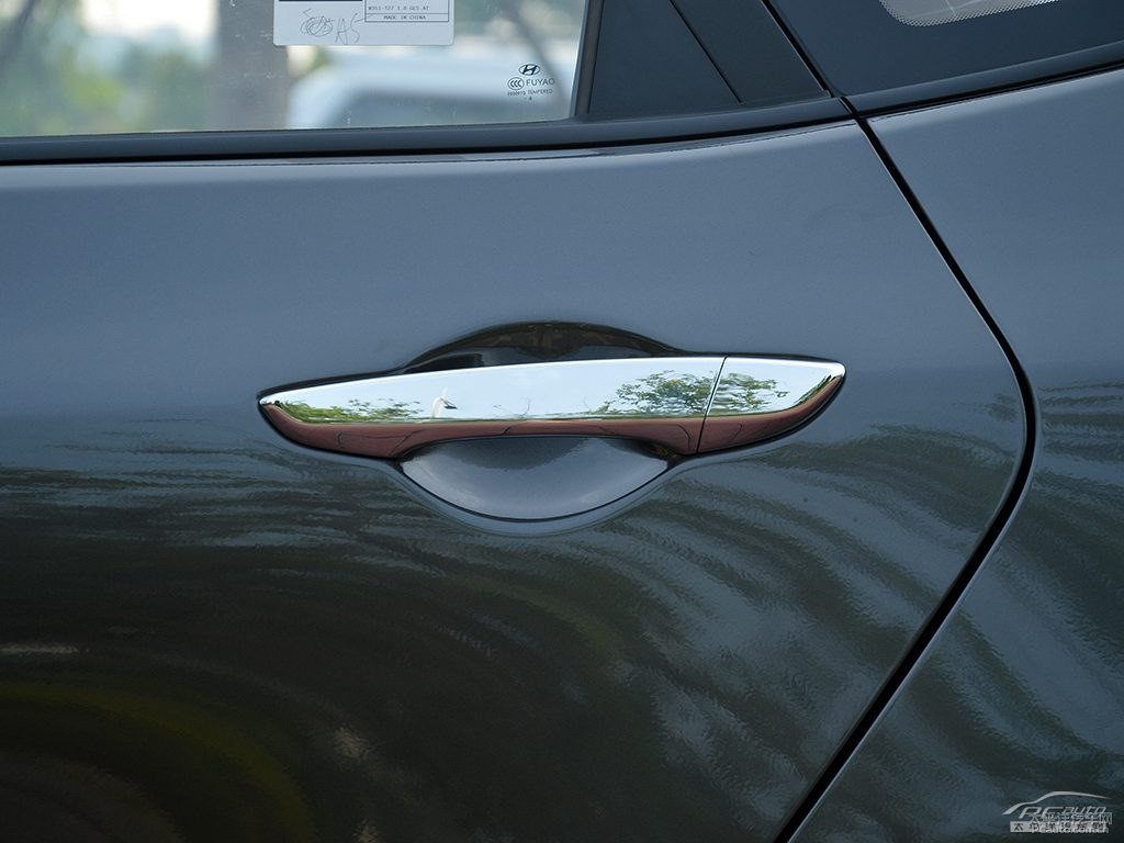 水墨灰名圖車身外觀圖片
