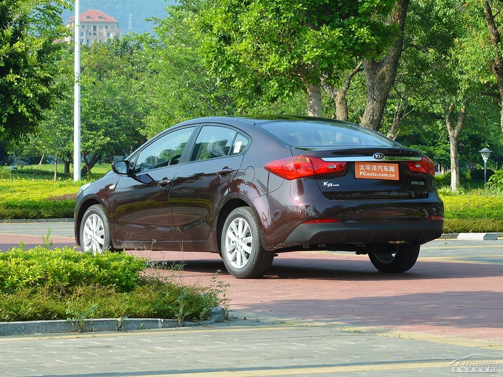 暗櫻紅起亞K3整車外觀外觀圖片