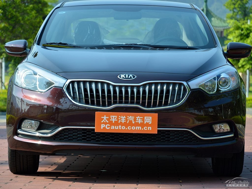 暗櫻紅起亞K3車頭外觀圖片