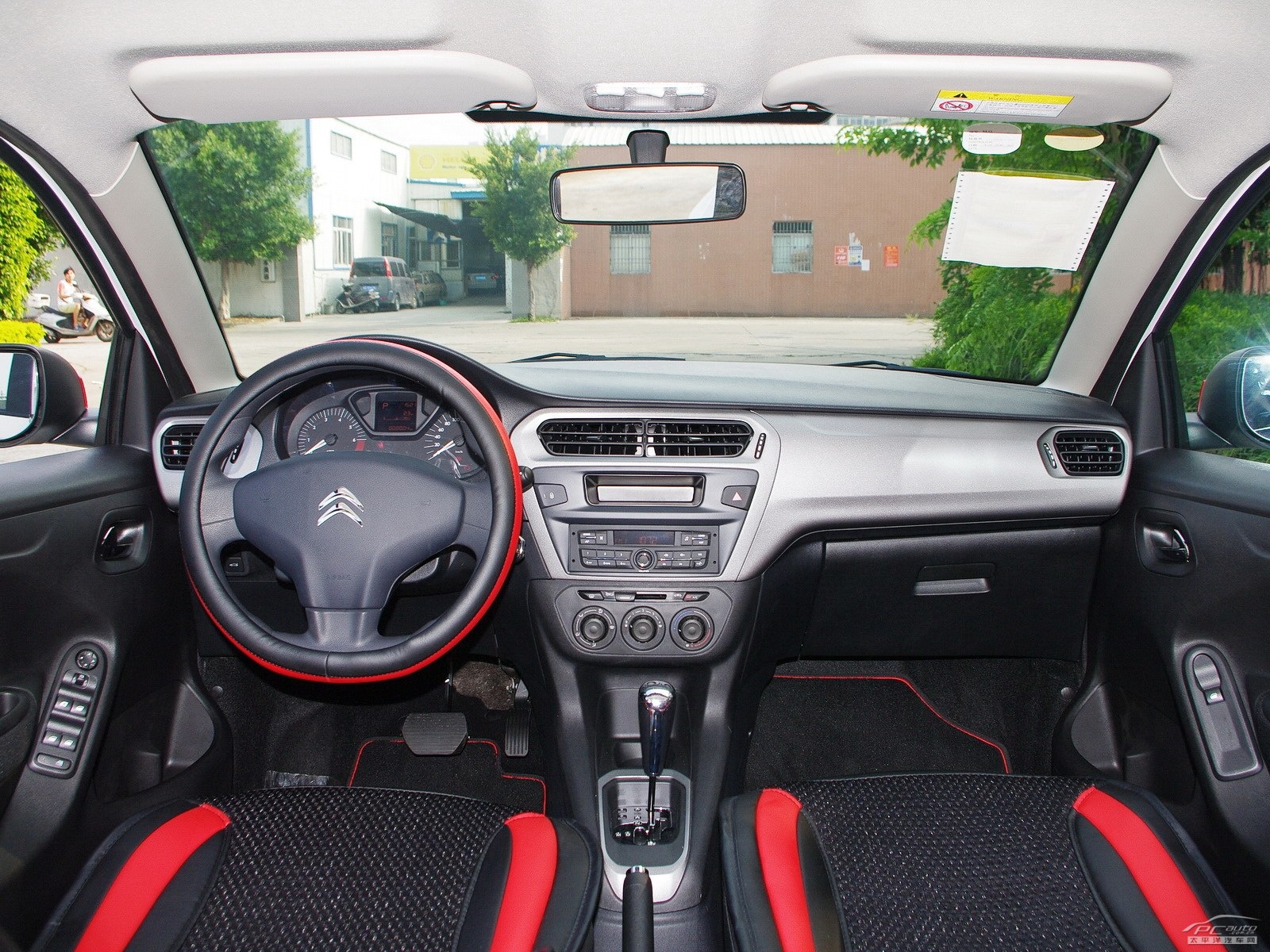 全新愛麗舍內(nèi)飾高清大圖